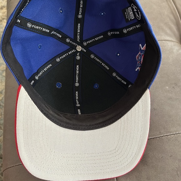 Chicago Cubs 47 Adjust. Flat bill Hat red & blue with logo. Perfect condition - Picture 5 of 6